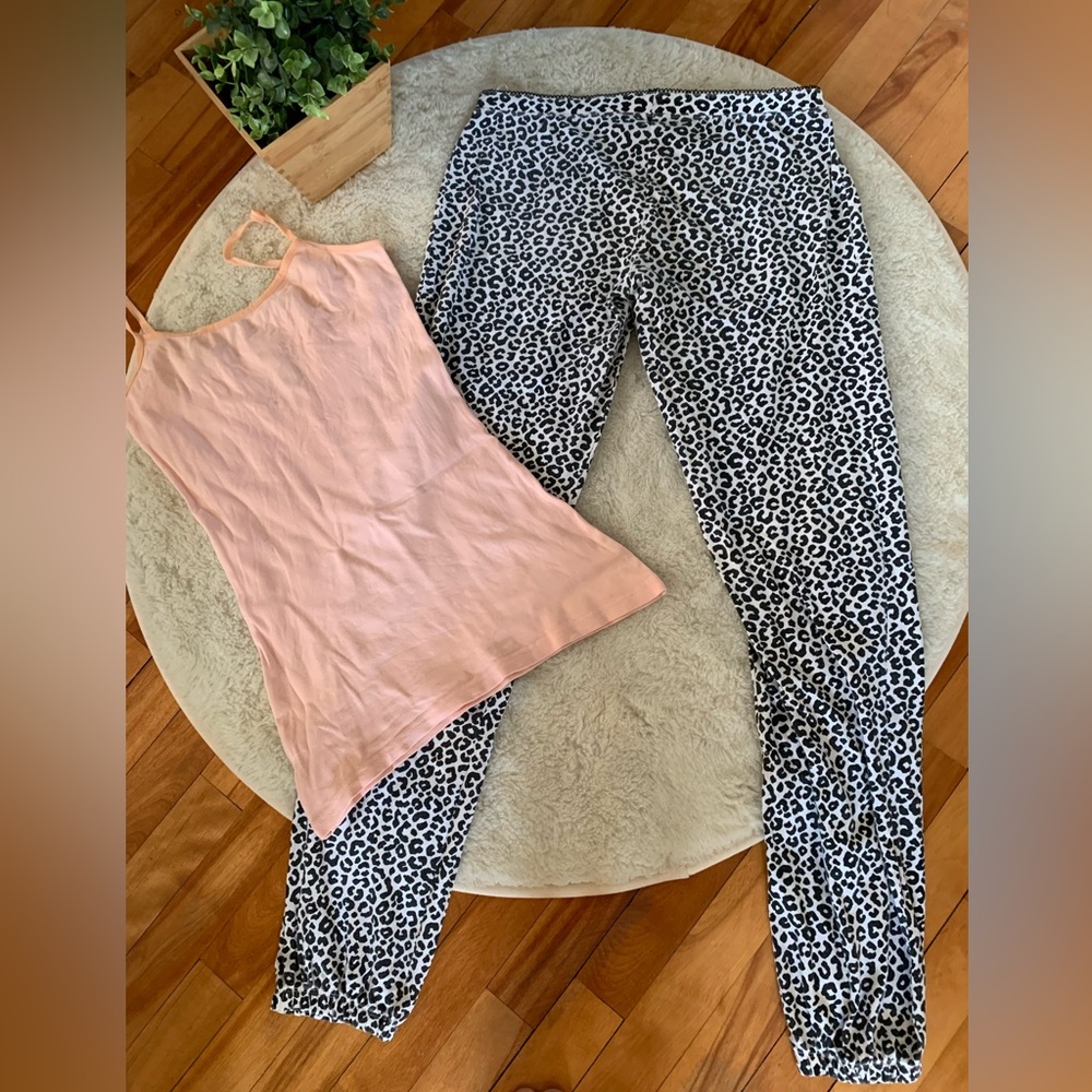 Women’s Pj Set - Picture 2 of 5